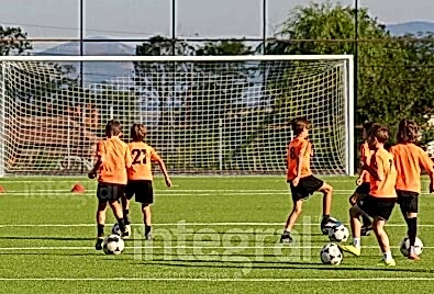 Sentetik Çim Yüzeyli Futbol Sahası Uygulaması